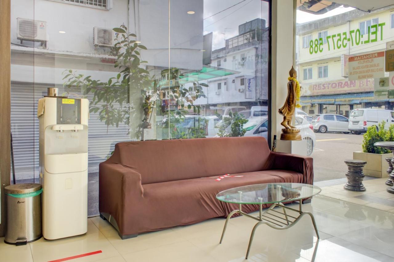 Oyo 90028 Ragula Hotel Джохор-Бару Экстерьер фото
