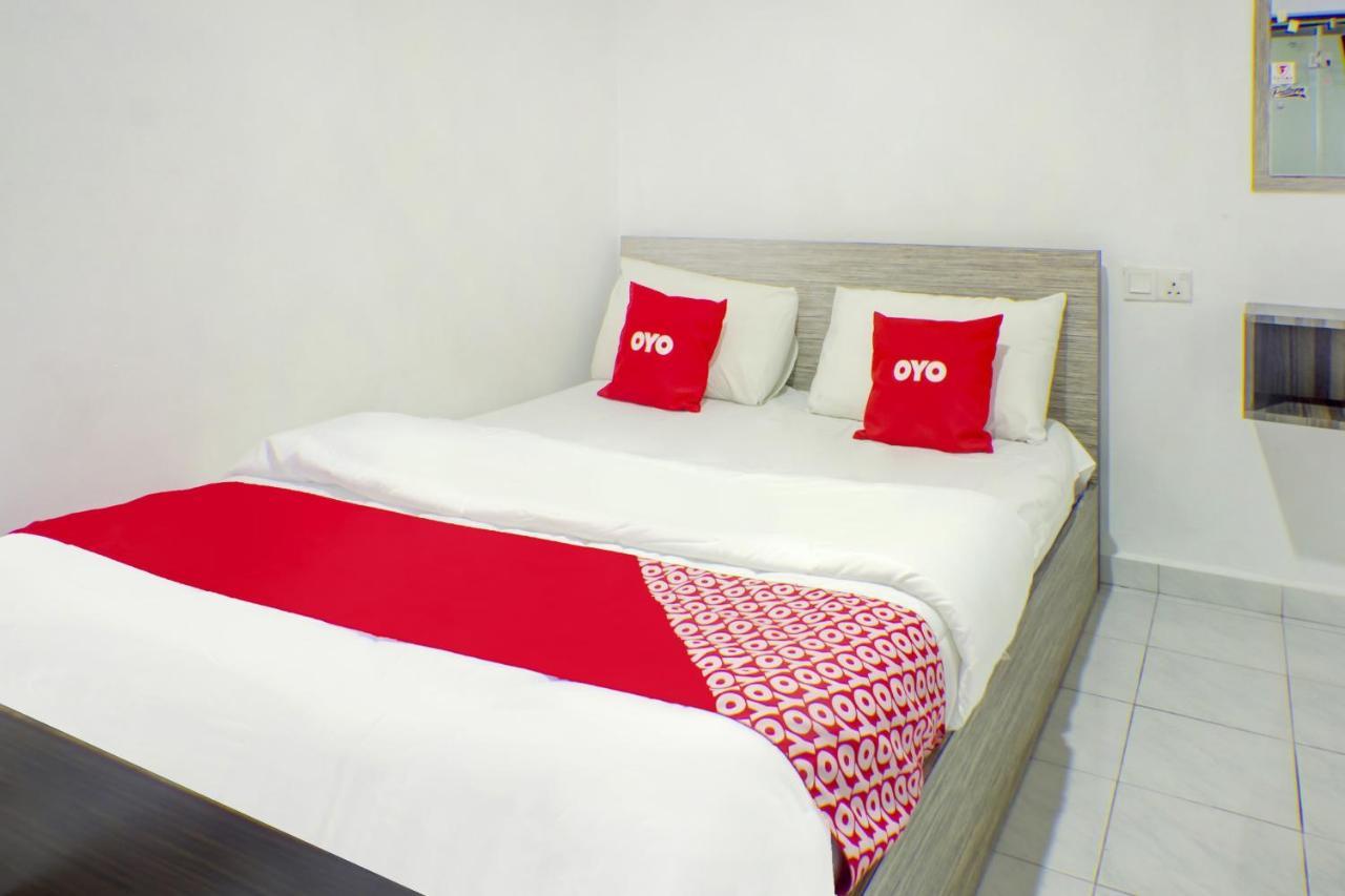 Oyo 90028 Ragula Hotel Джохор-Бару Экстерьер фото
